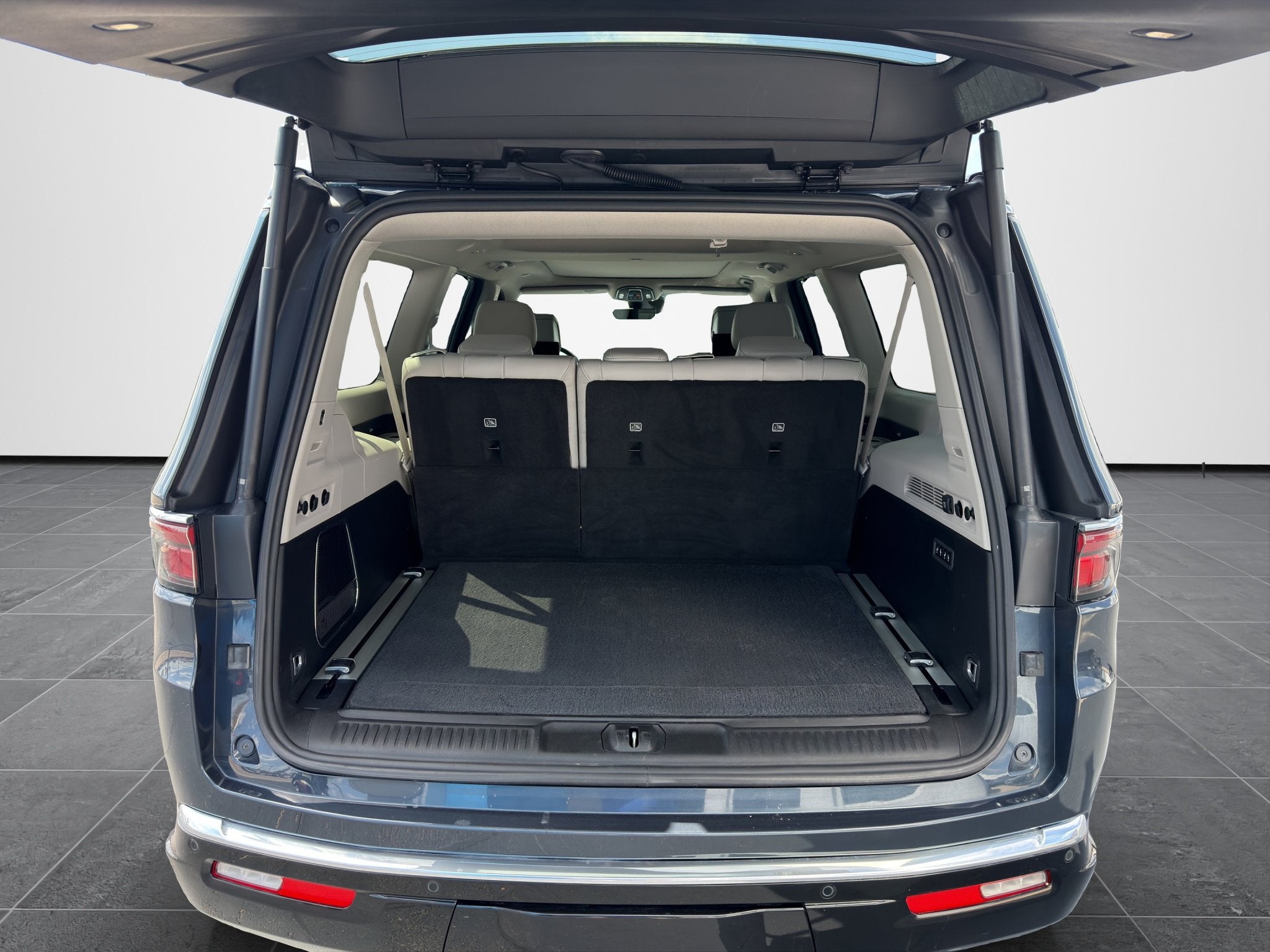 2023 Jeep Wagoneer L Series III