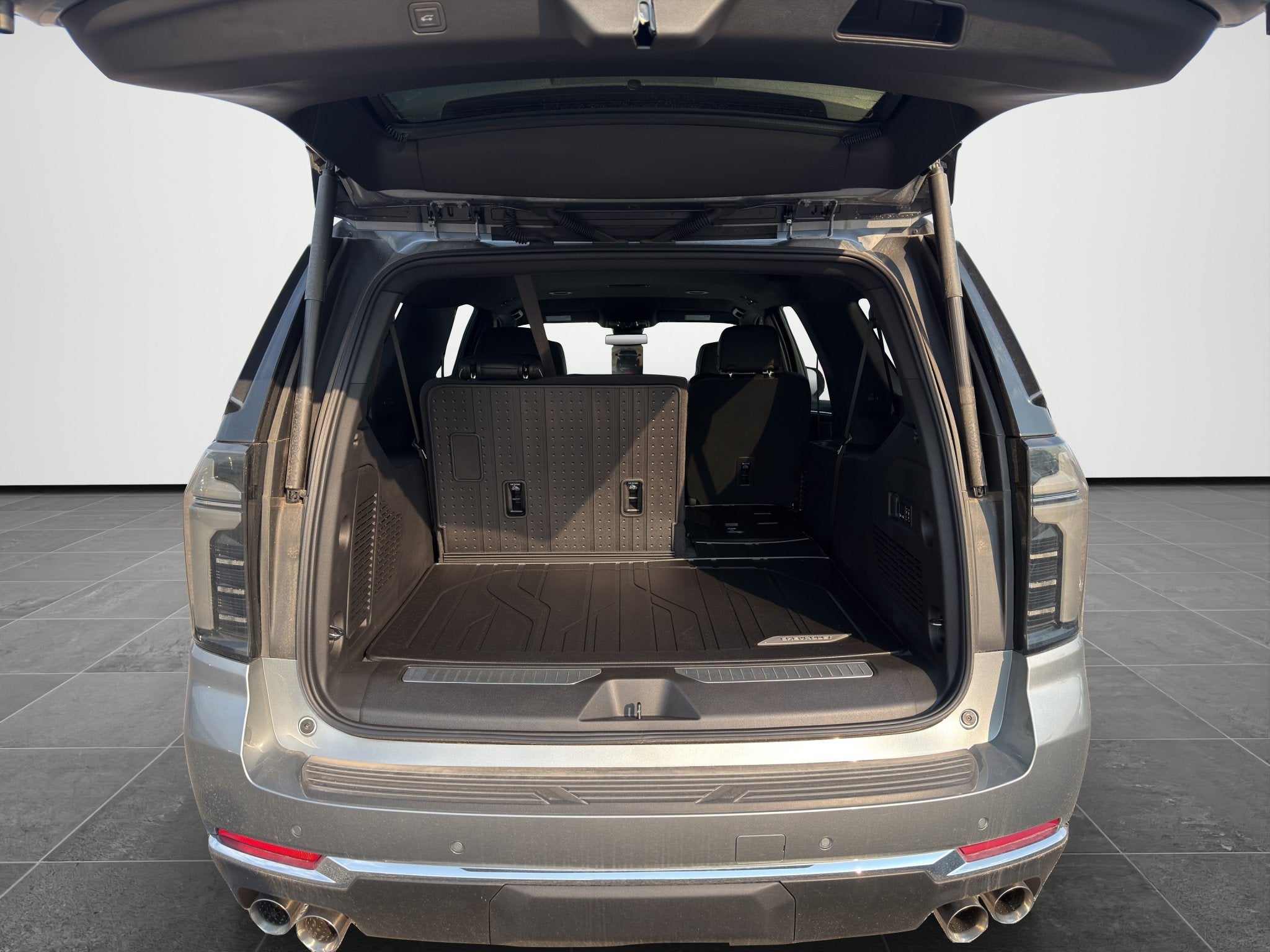 2026 Chevrolet Suburban Premier - Photo 23